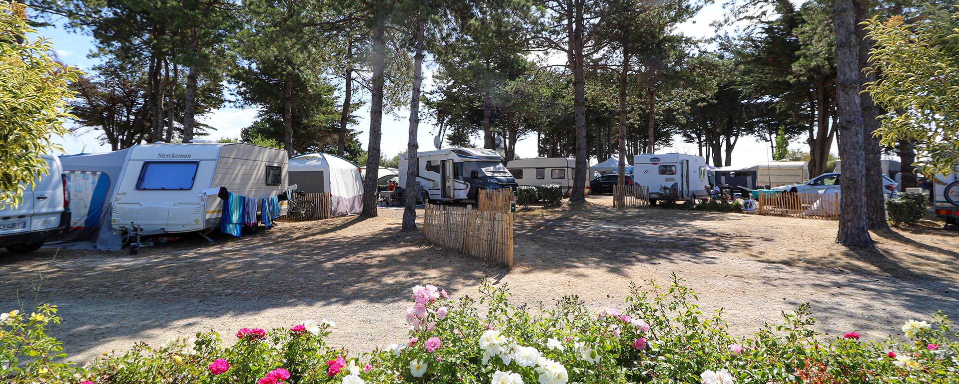 emplacement camping-car tente et caravane camping plaine sur mer